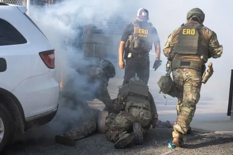 US Law Enforcement Use Teargas and Projectiles to Disperse Illinois ICE Protest